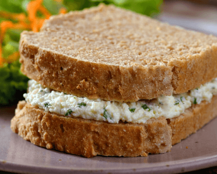 Pão de Forma Caseiro com Patê de Ricota